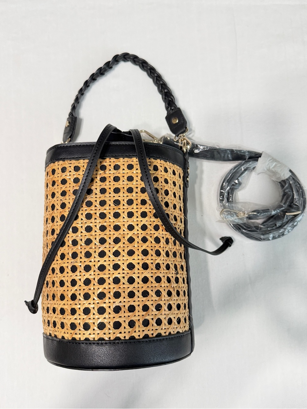 Tommy Bahama Rattan Bucket Bag NWT - Picture 2 of 7